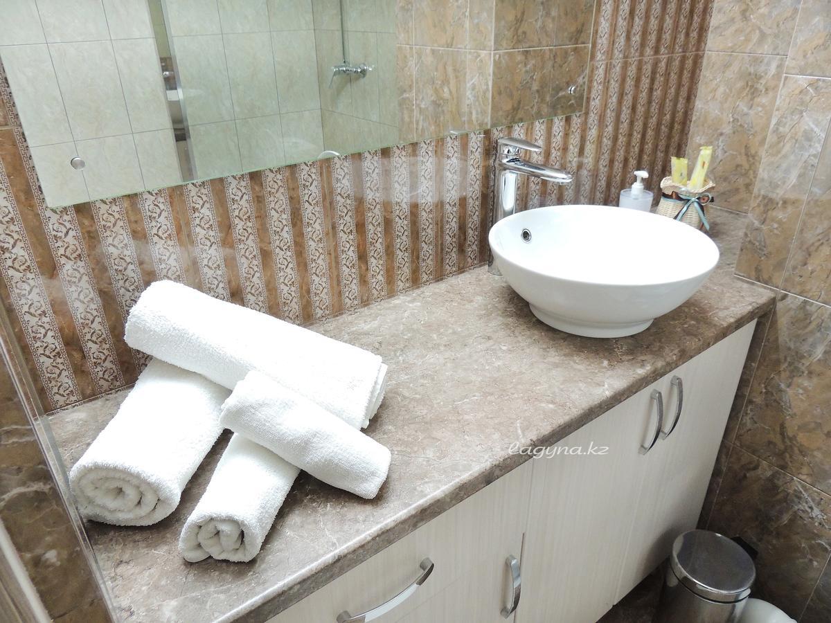 Laguna Hotel Qostanaj Buitenkant foto